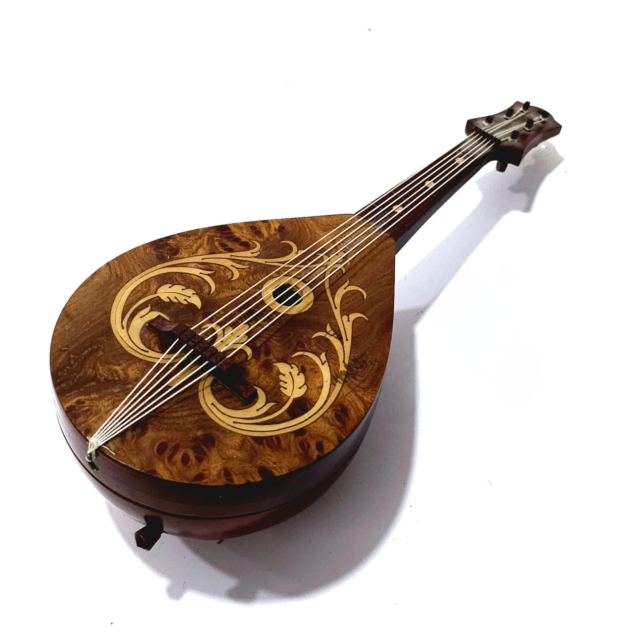 MUSIKLÅDA I FORM AV EN LUTA.