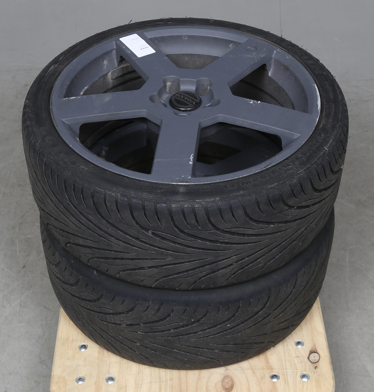 DÄCK, Fullrun med FÄLGAR, Volvo.