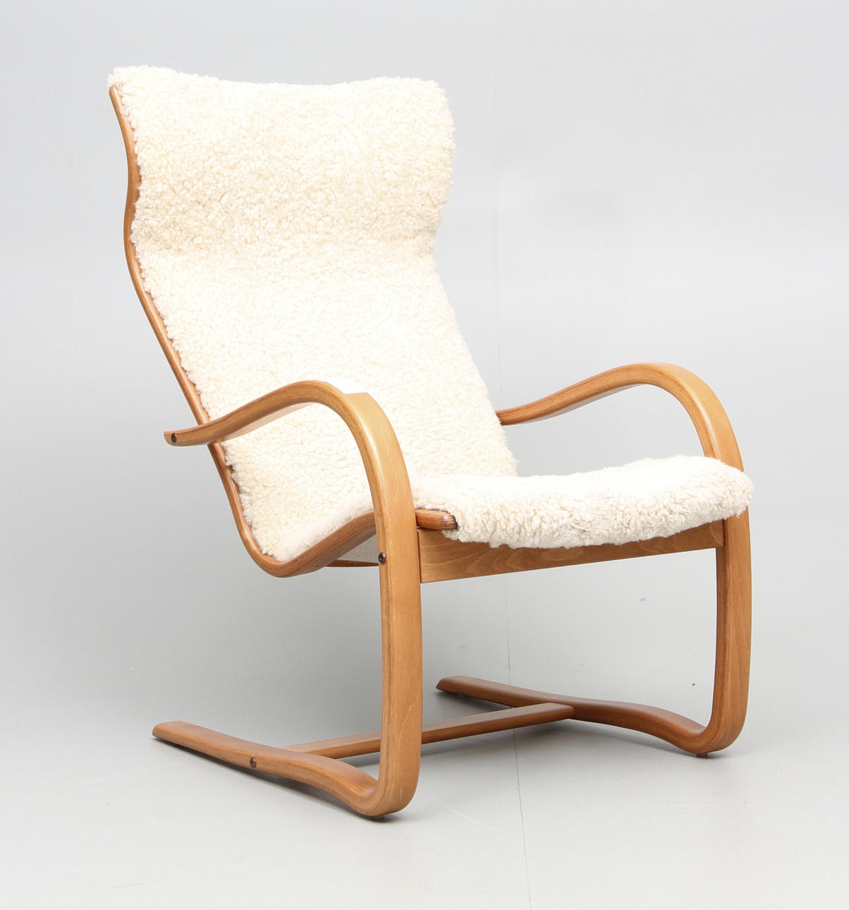 FÅTÖLJ, BÖJTRÄ/FÅRSKINN 1900-2000-tal.