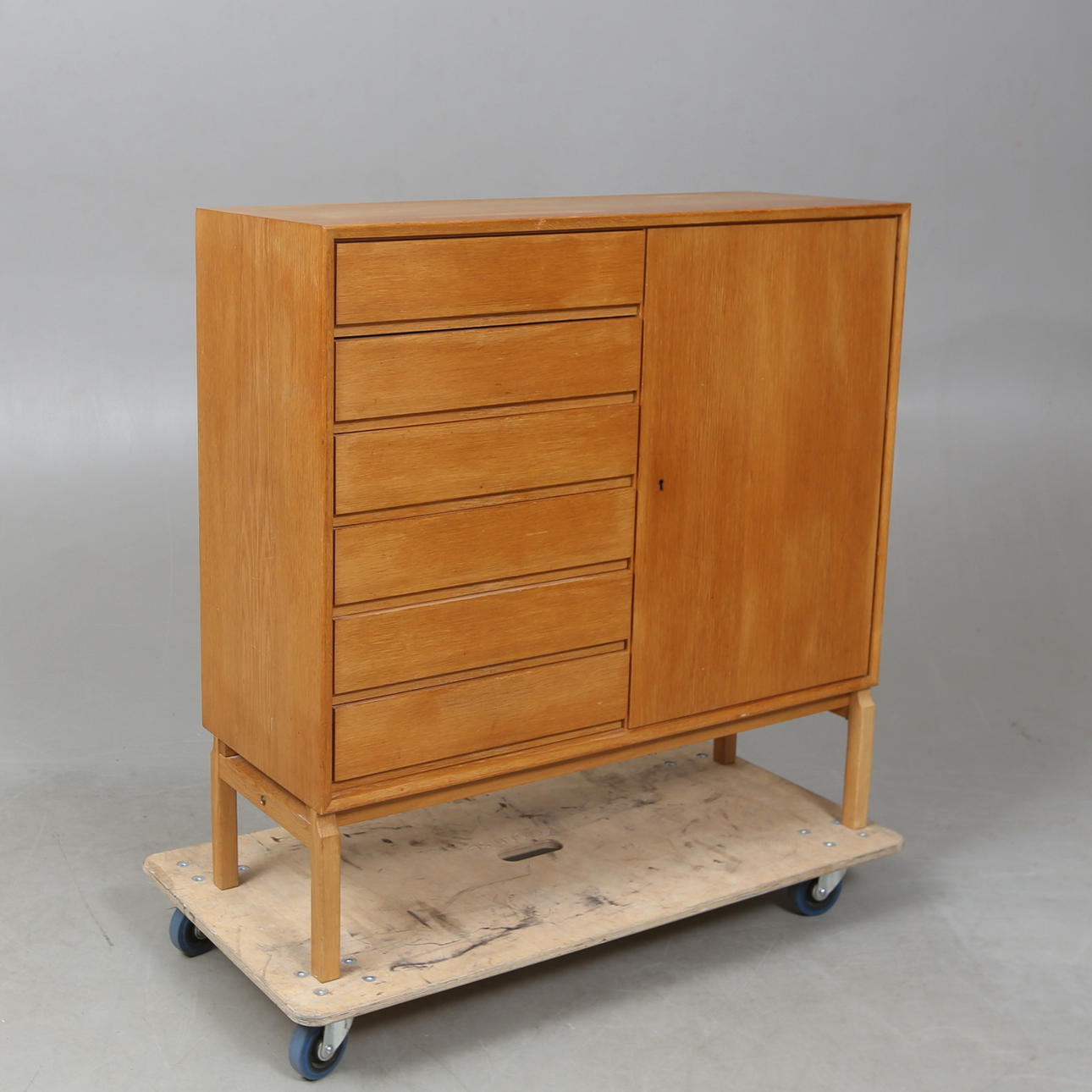 MARIAN GRABINSKI. IKEA. Highboard aus Eiche. Schweden, 1960er Jahre. Möbel - Schränke & Regale