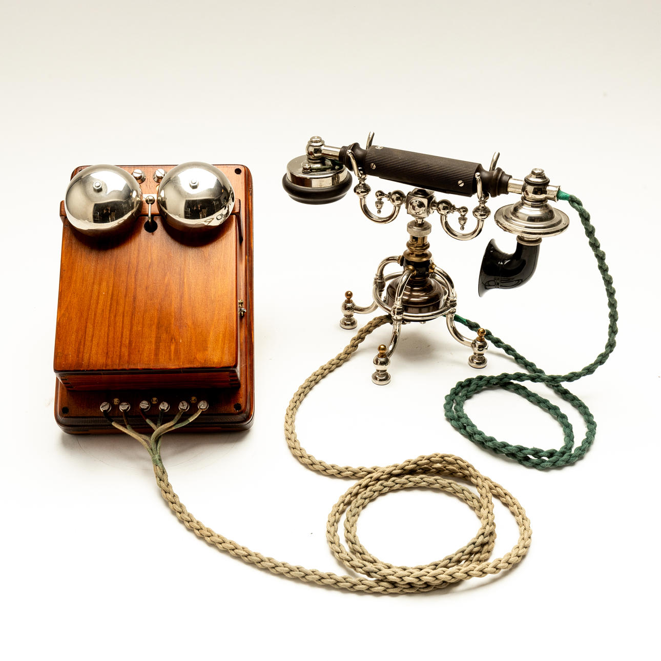CG 1100, a newer copy of LM Ericsson's first CB apparatus from 1903 ...