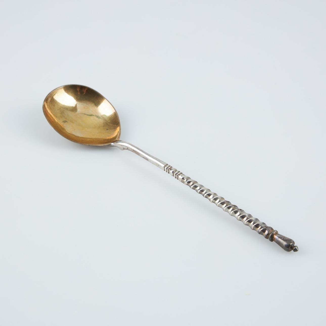A silver caviar spoon, Moscow 1882.