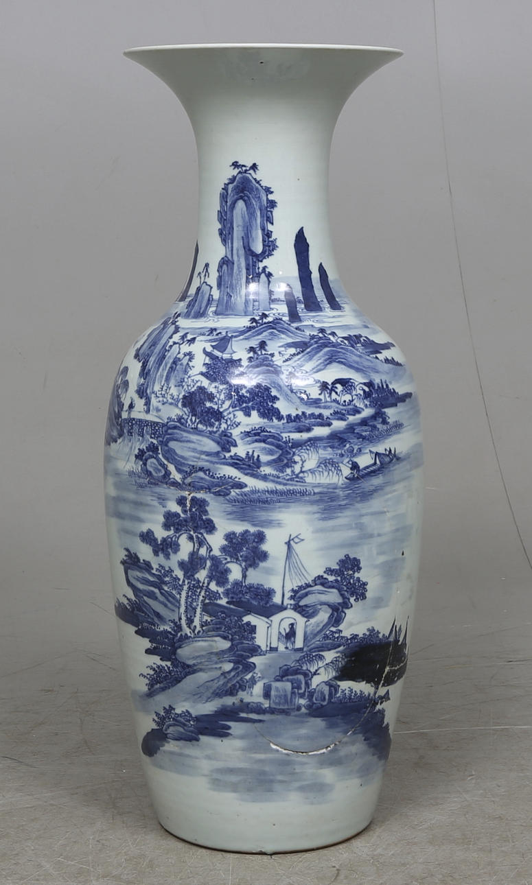 GOLVURNA, porslin, Kina, 1700/1800-tal.