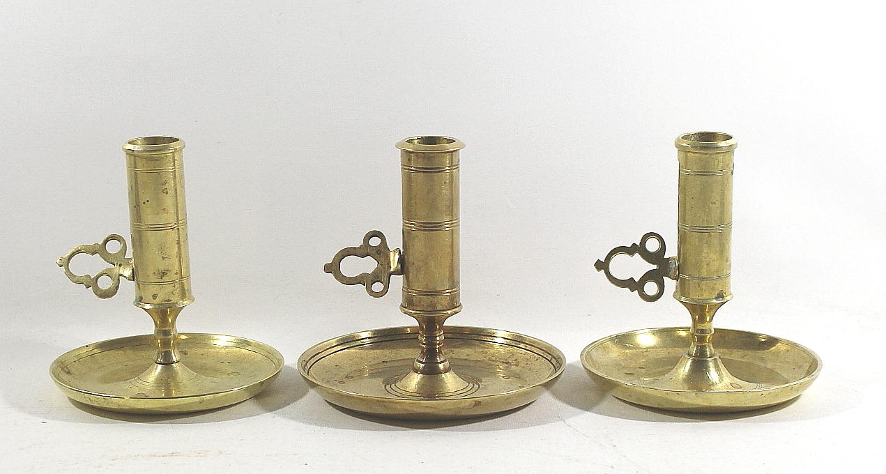 LJUSSTAKAR, 3 st, mässing, var av en stämplad Skultuna.