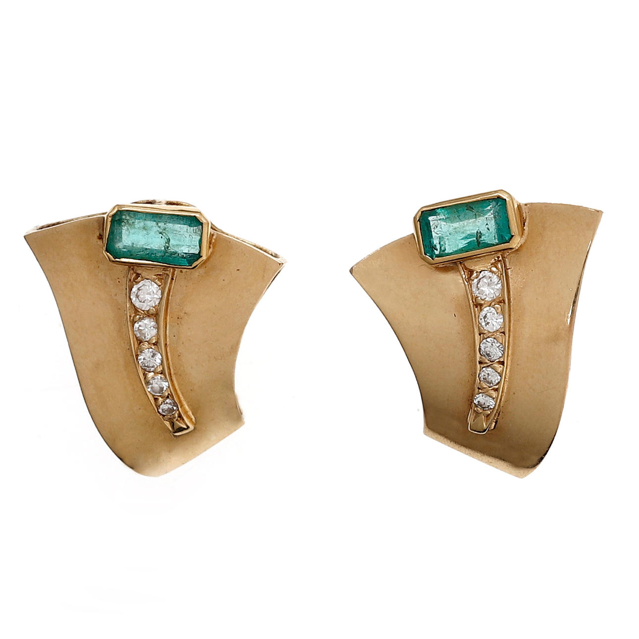 Timantti- ja smaragdikorvakorut.