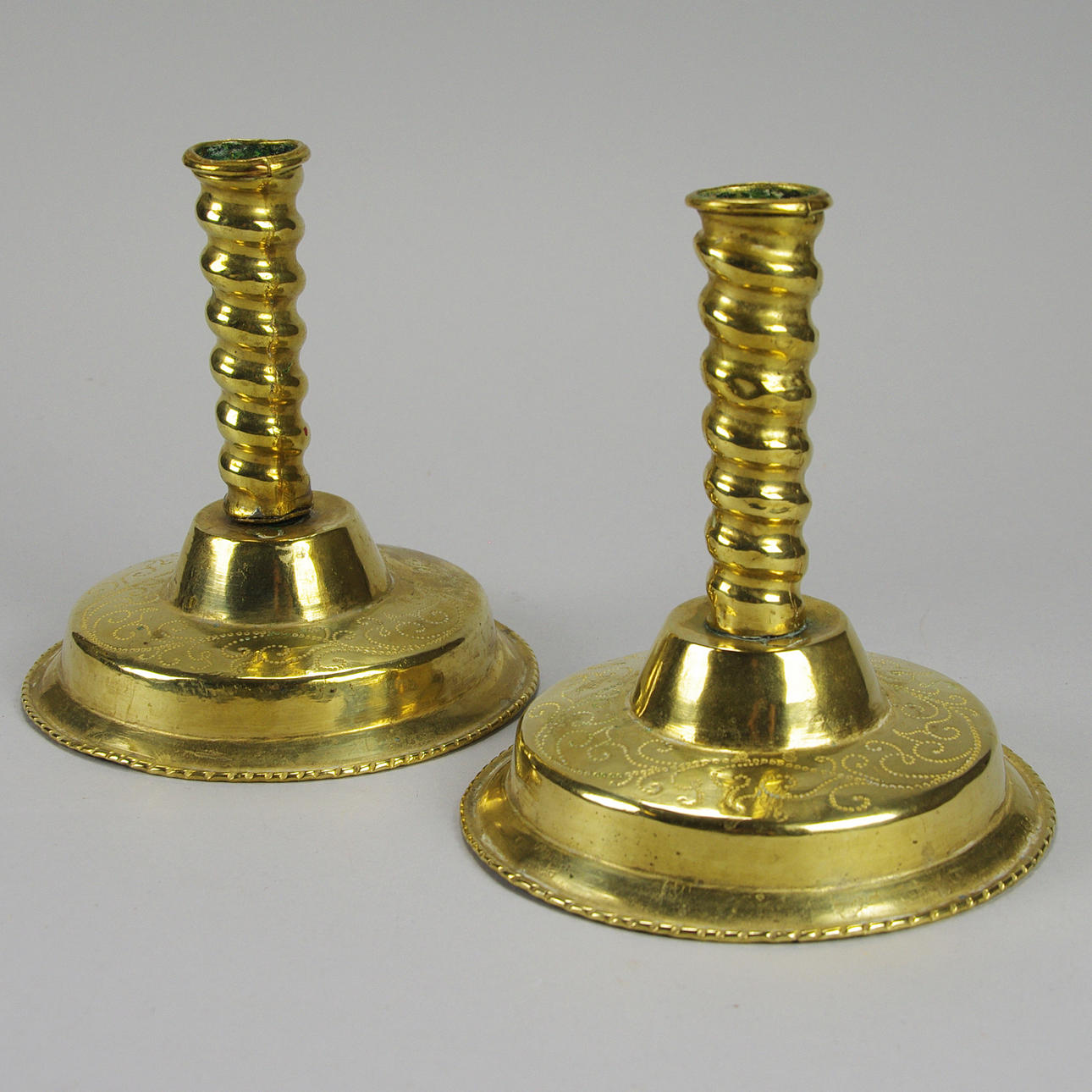 LJUSSTAKAR, 1 par, mässing, barockstil, sent 1800-tal.