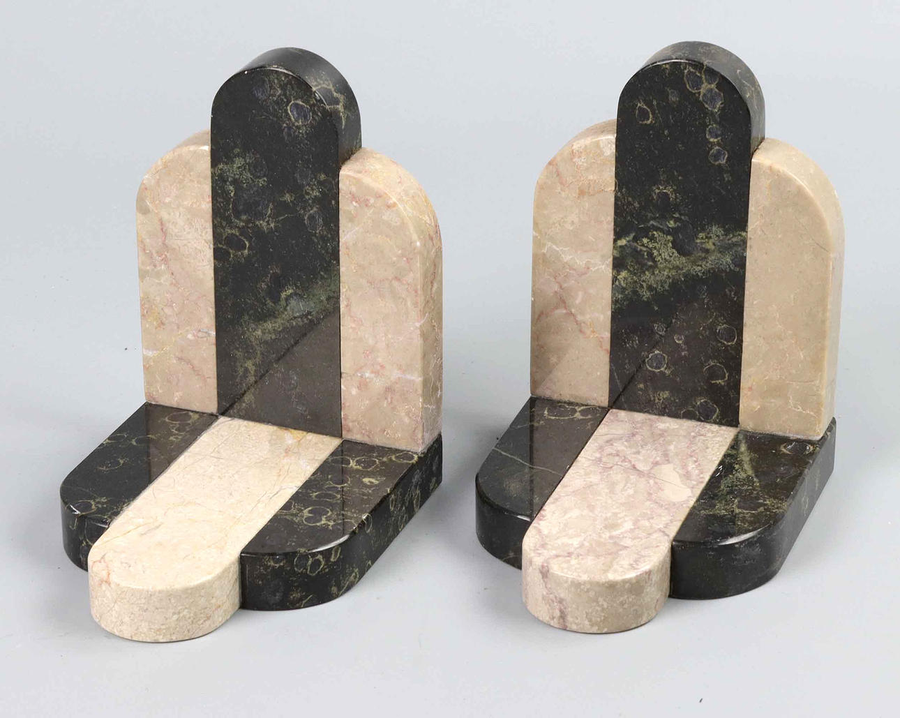 Bauhaus Buchstützen, Serpentin und Marmor.