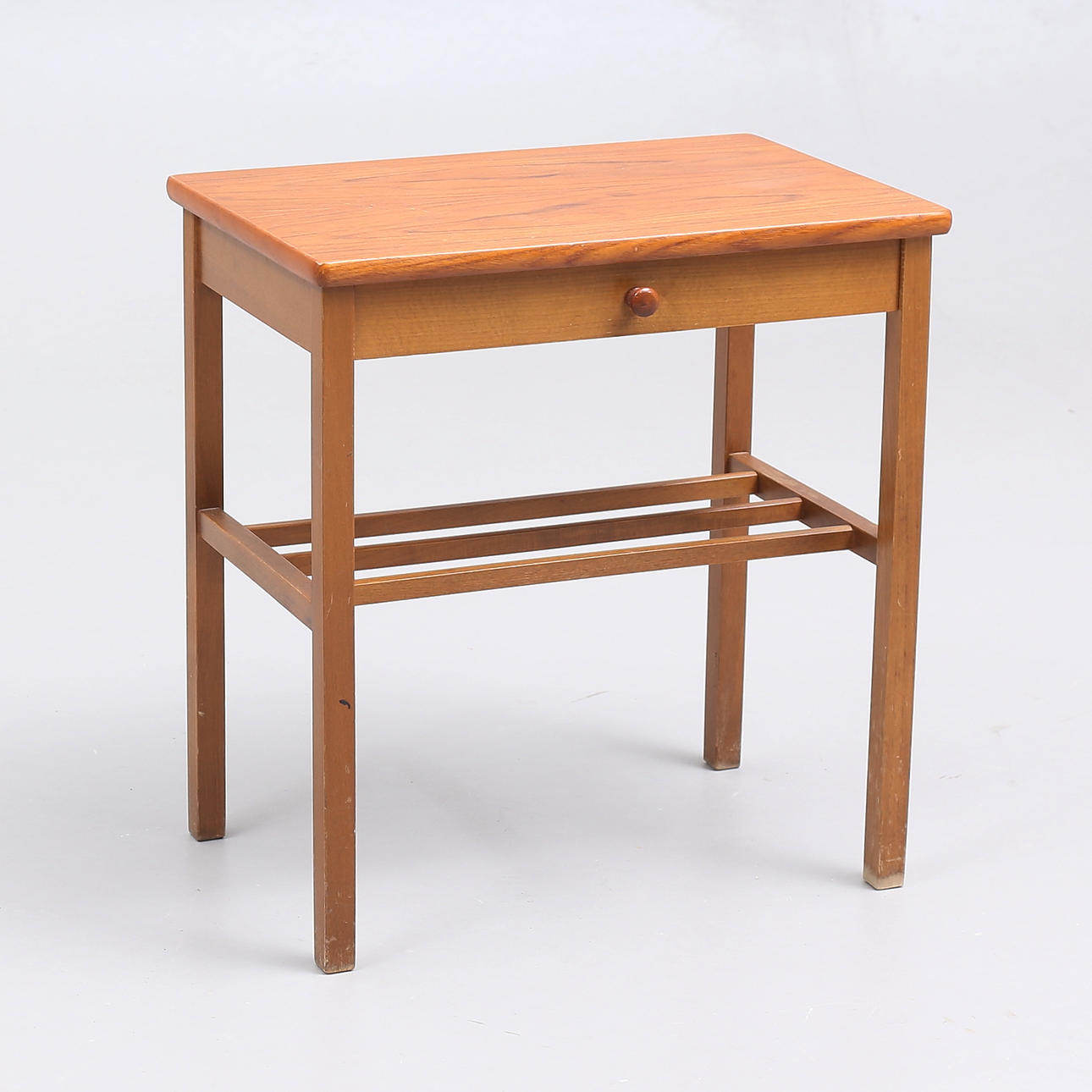 YÖPÖYTÄ, 1900-luvun puoliväli.