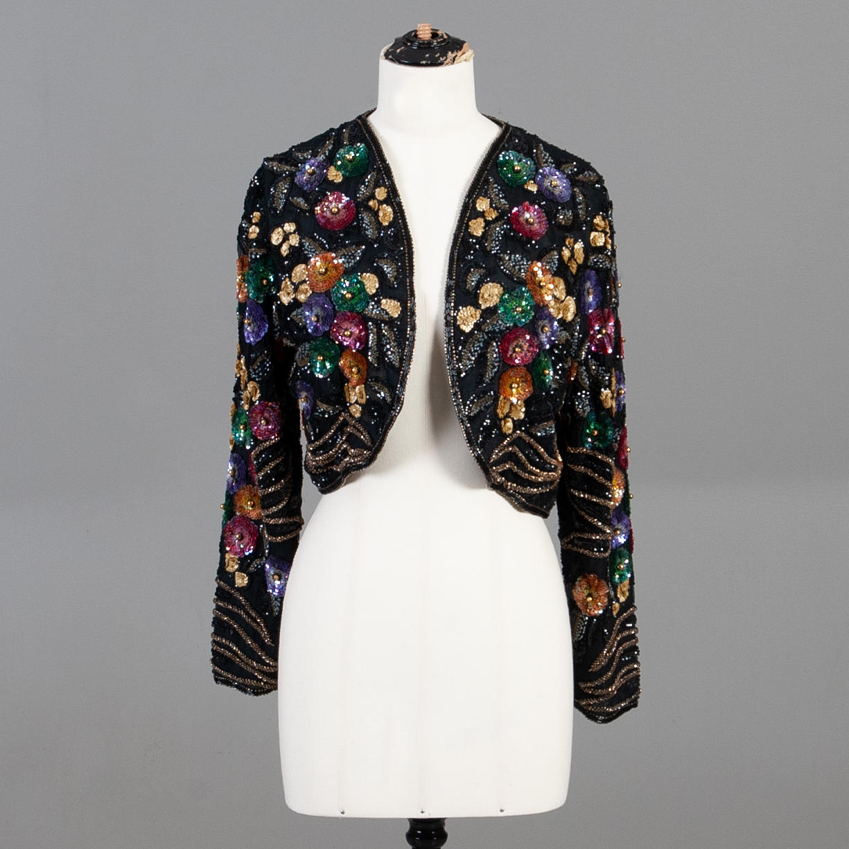 JACKET/BOLERO. Silk and sequin embroidery.