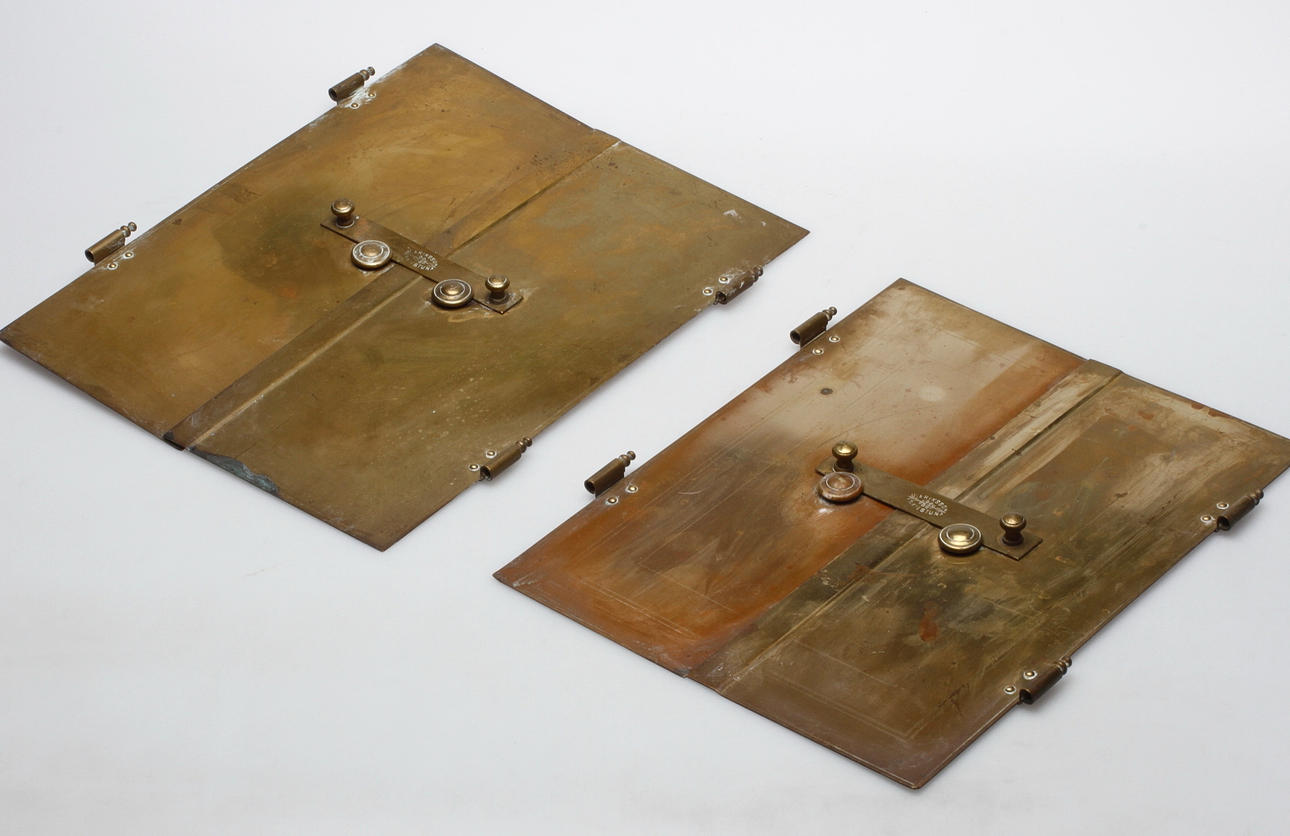 KAKELUGNSLUCKOR, mässing. 2 par. Gust. Eriksson, Eskilstuna.