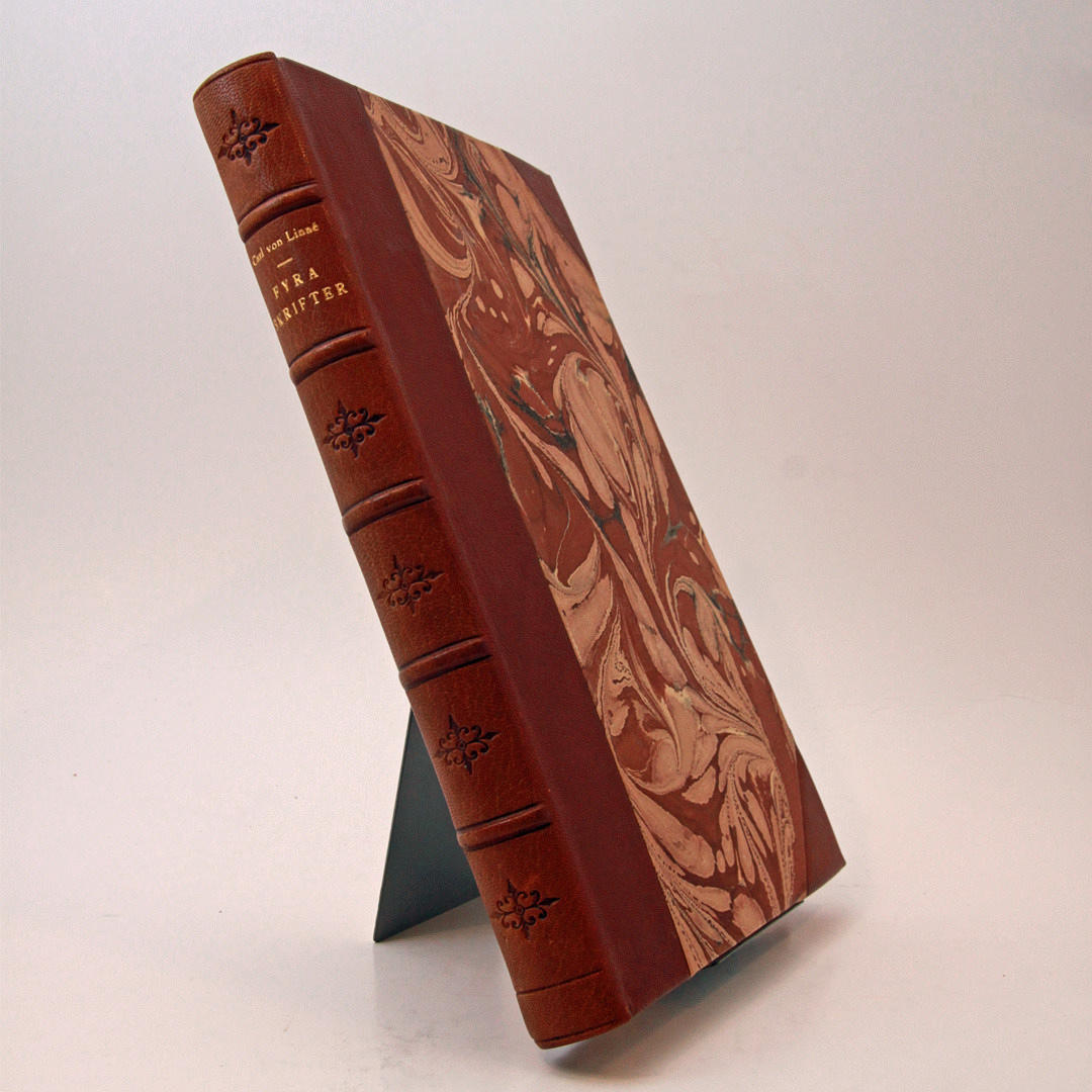 CARL VON LINNÉ / HARALD SALLBERG. "Fyra skrifter" 10 originalträgravyrer av Sallberg.