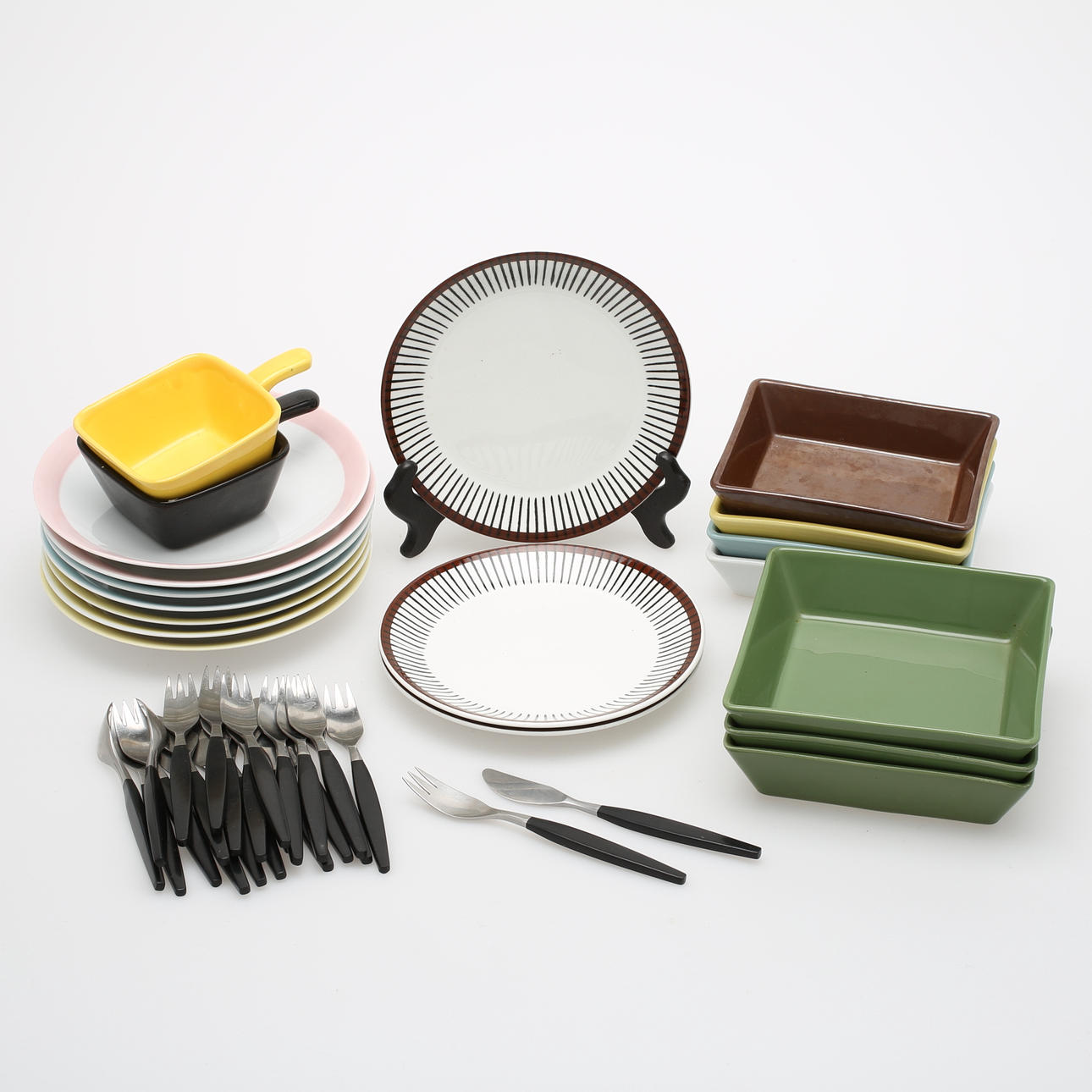 SERVISDELAR, 19 st samt BESTICK, 23 st, Upsala Ekeby, Gustavsberg, Höganäs, Gense.