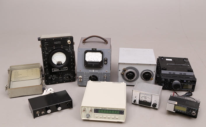 RADIOAMATÖRUTRUSTNING, 8 delar.