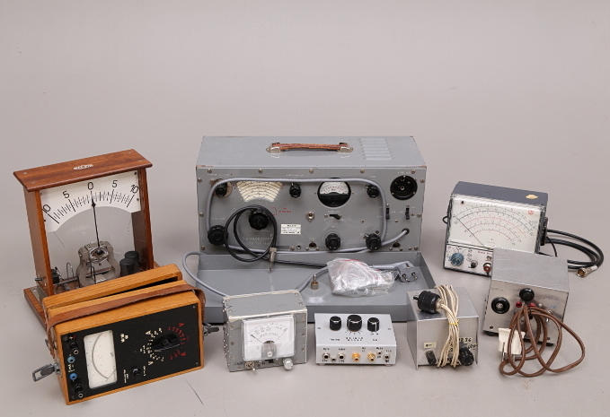 RADIOAMATÖRUTRUSTNING, 8 delar.