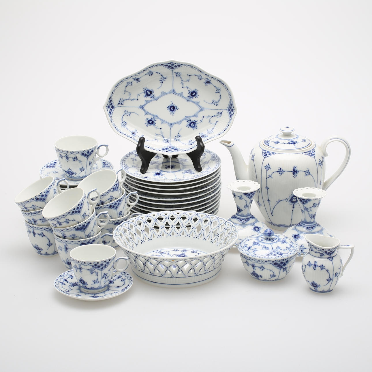 KAFFESERVIS, 42 delar, "Musselmalet" Royal Copenhagen samt KAFFEKANNA, Bavaria.