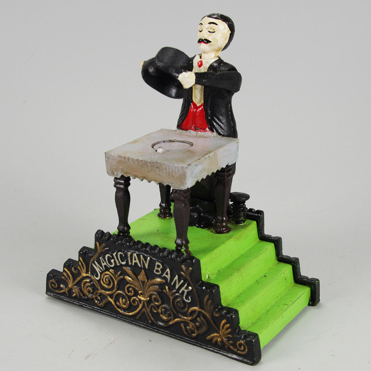 SPARBÖSSA, "Magician bank", målad gjutjärn, samtida.