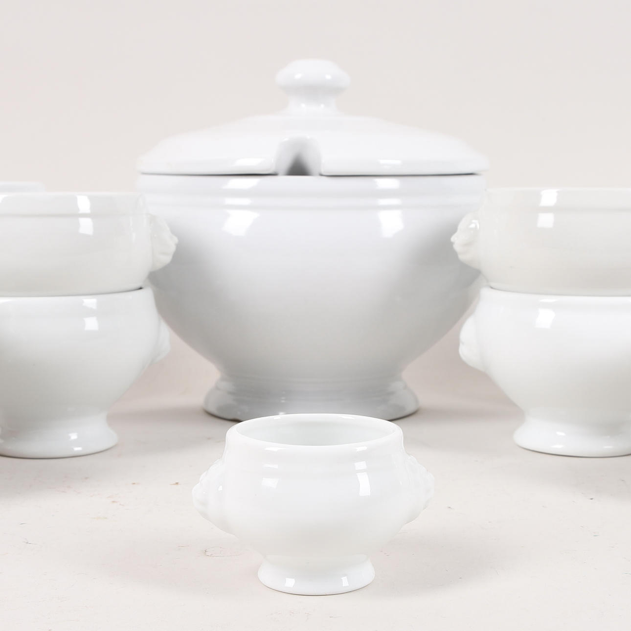 A 16-piece ceramic soup set, Galzone Danmark, 20th century.