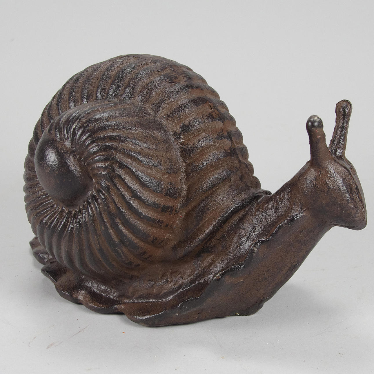 SKULPTUR, snigel, gjutjärn, samtida.