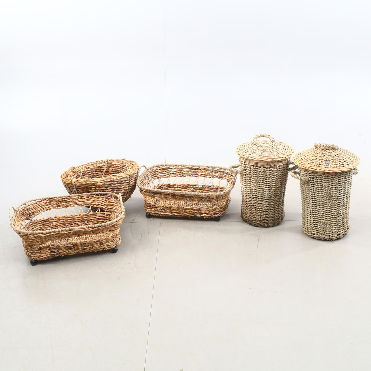 BASKETS, lot, 5 pieces, braided.