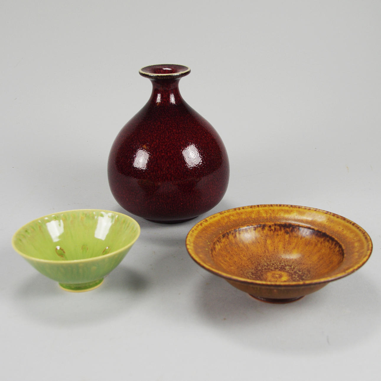 VAS SAMT SKÅLAR, 3 delar, keramik, Kjell Bolinder, Höganäs.