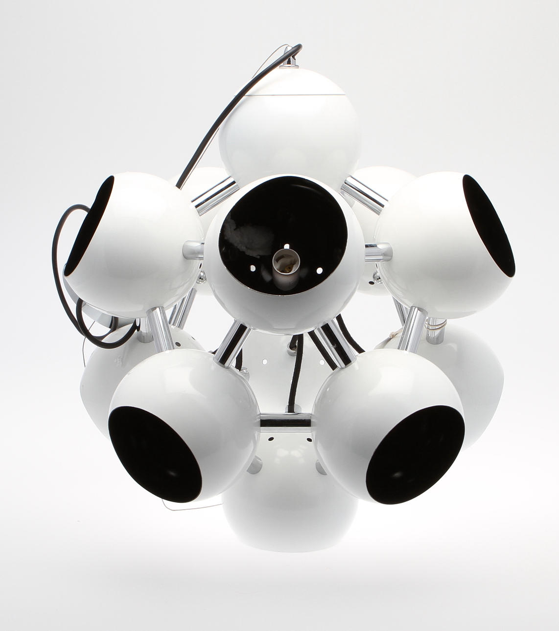 TAKARMATUR "SPAZIO", vit -och svartlackerad metall.