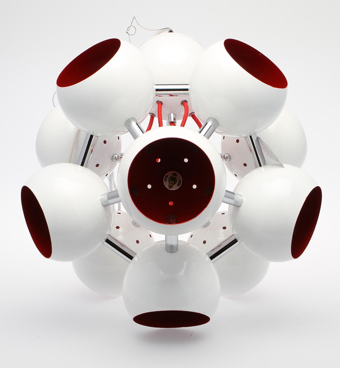 TAKARMATUR "SPAZIO", vit -och rödlackerad metall.