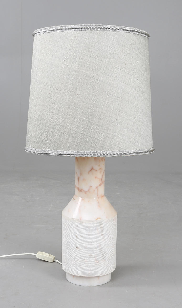BORDSLAMPA, marmor, 1900-tal.
