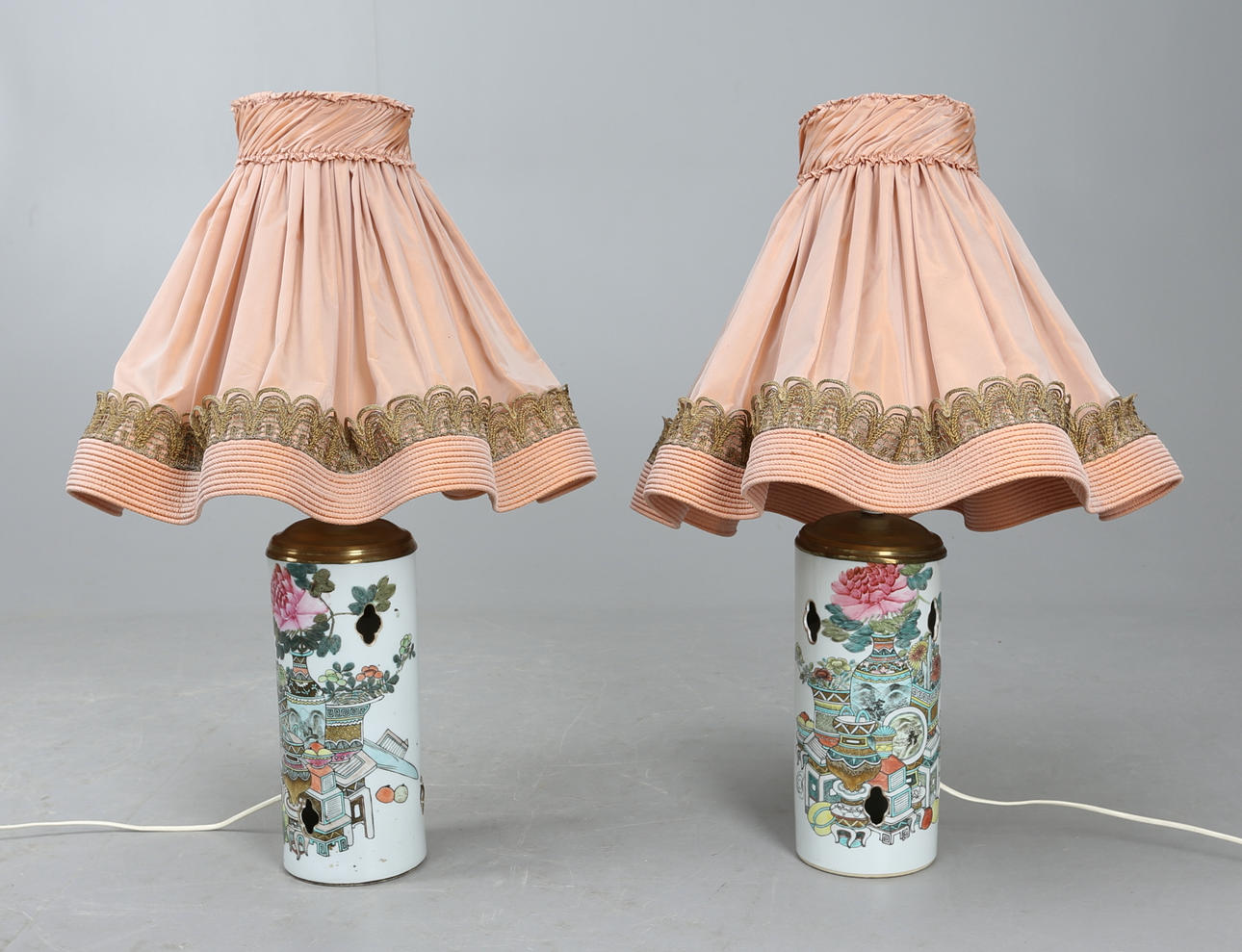 BORDSLAMPOR, 1 par, porslin, Kina, 1900-tal.