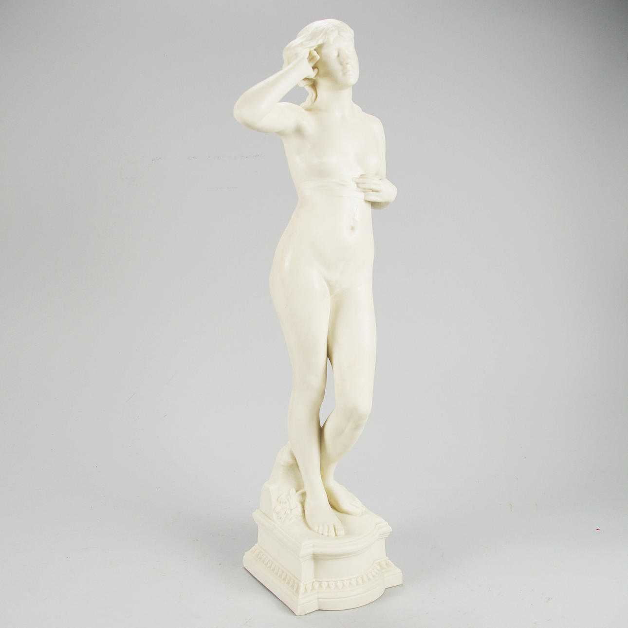 FIGURIN, "Snöklockan" Gustafsberg, märkt P. Hasselberg, Paris.