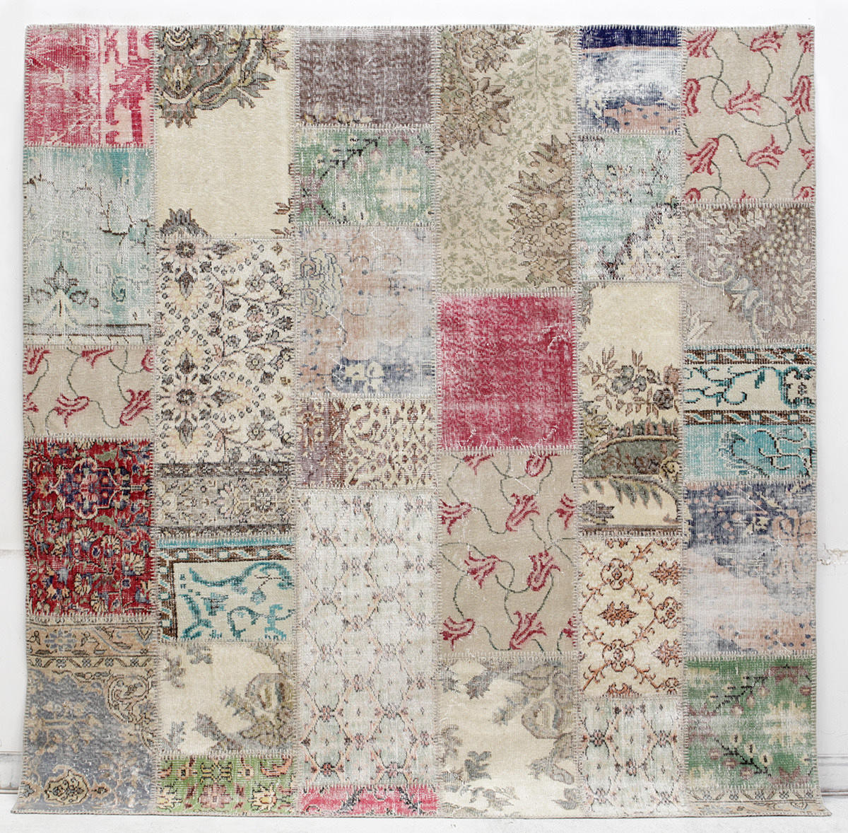 MATTA, carpet patchwork, 240 x 232 cm.