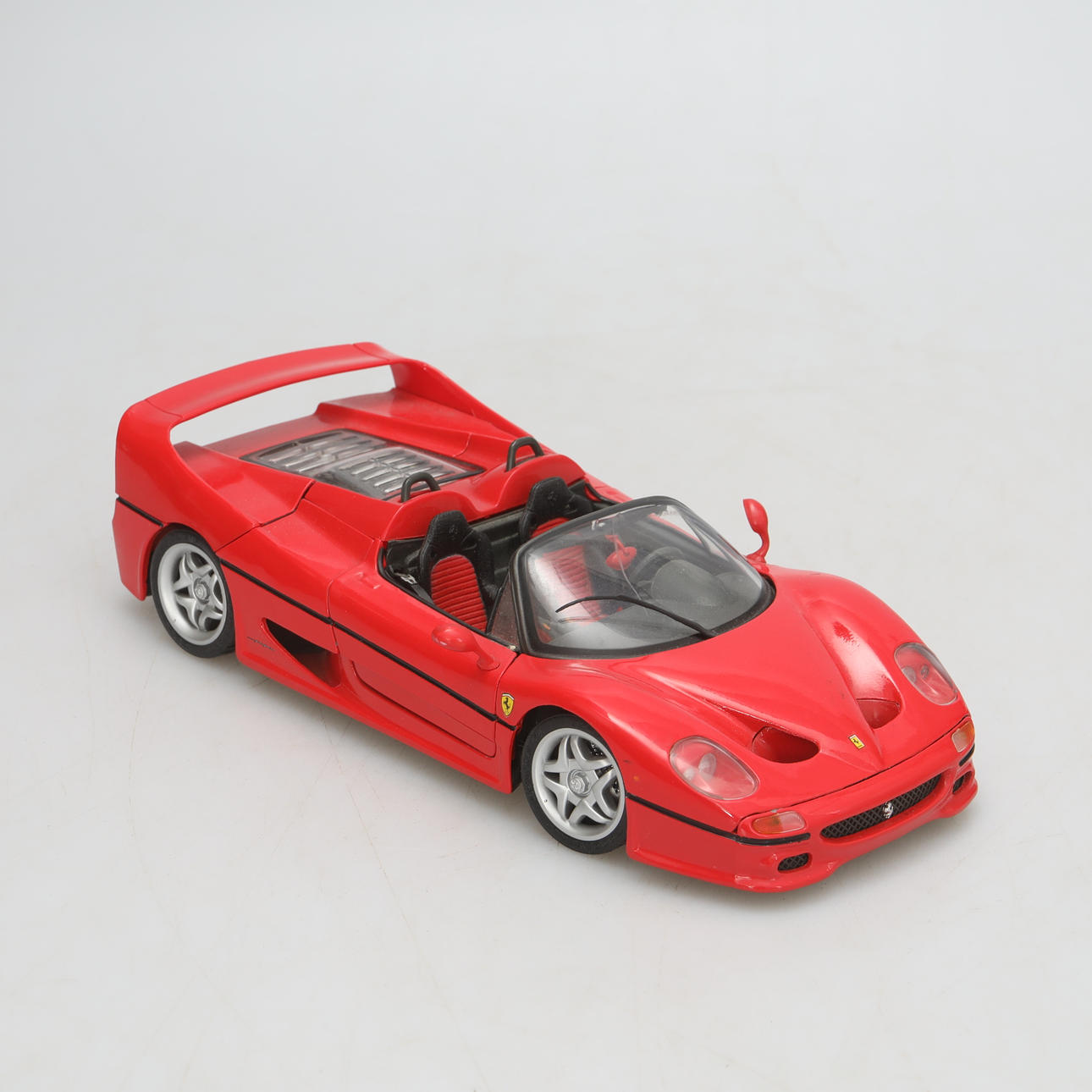 Modelo Ferrari F50, escala 1:18.
