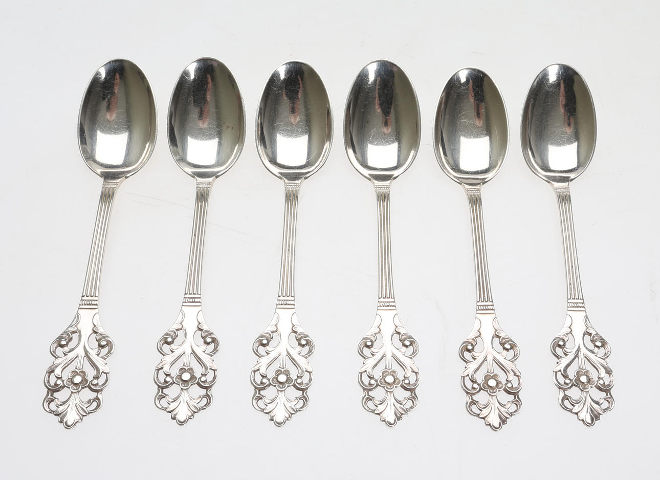 KAFFESKEDAR, SILVER, 12+6 st, svenska importstämplar, 1900-tal.