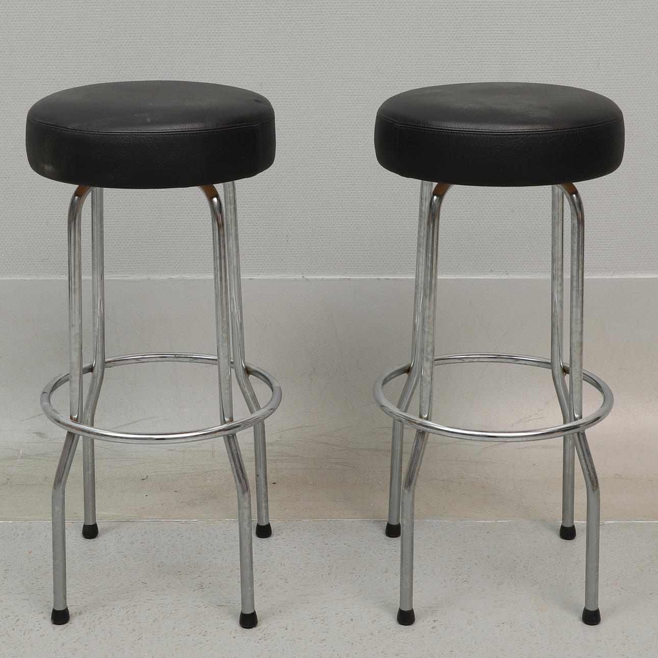 Et par Johanson Design barstole.