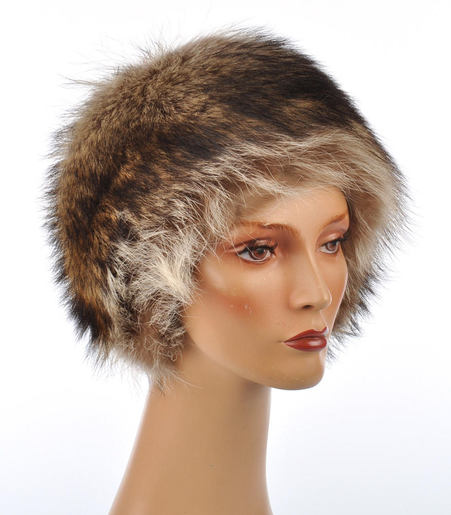 Pälshatt för kvinnor, förmodligen tvättbjörn.