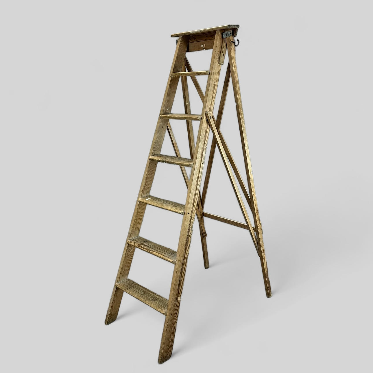 TRÄSTEGE, fur, 6 steg, 1900-tal.