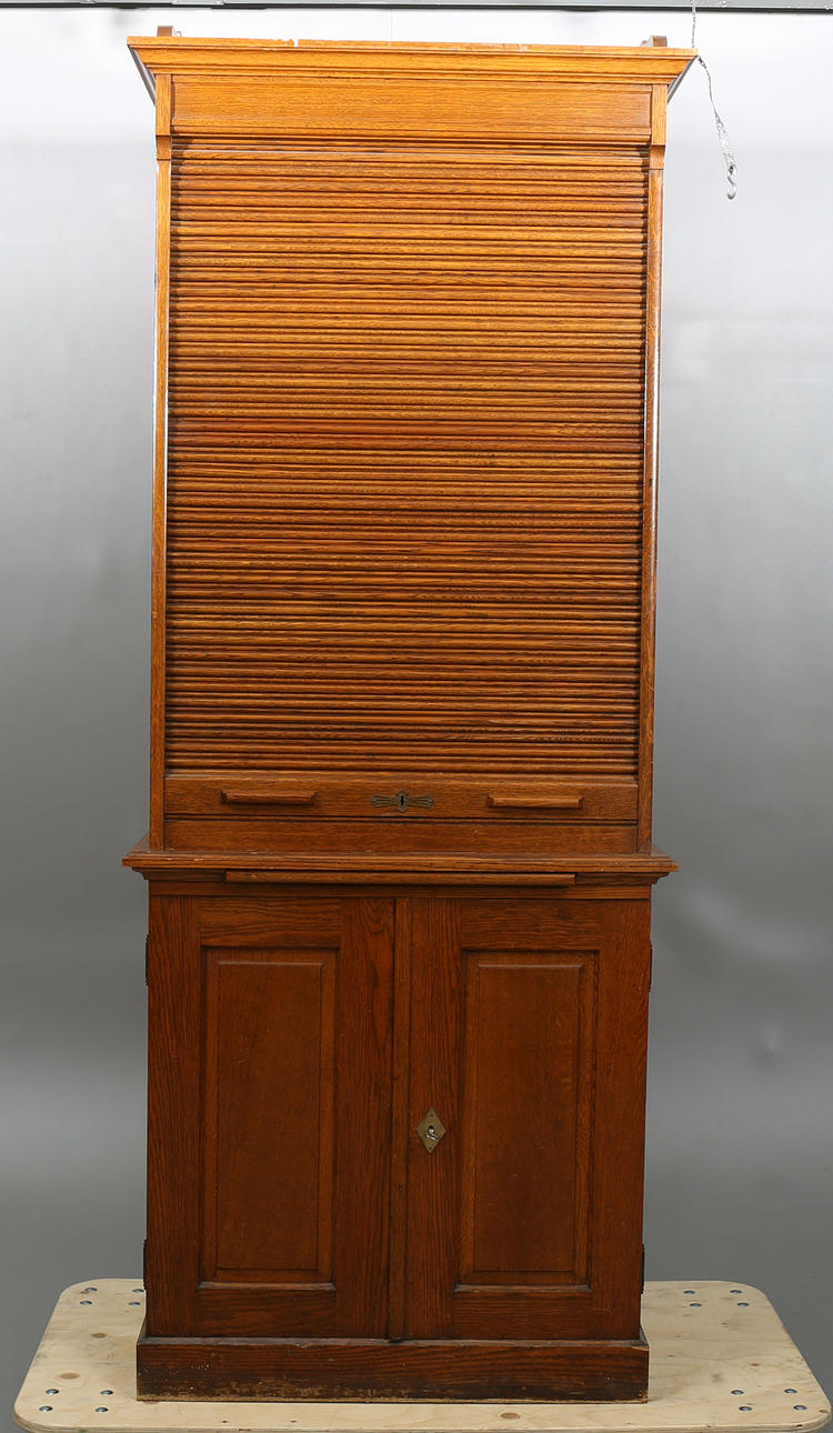 ARKIVSKÅP MED JALUSI, ek, 1900-talets första hälft.