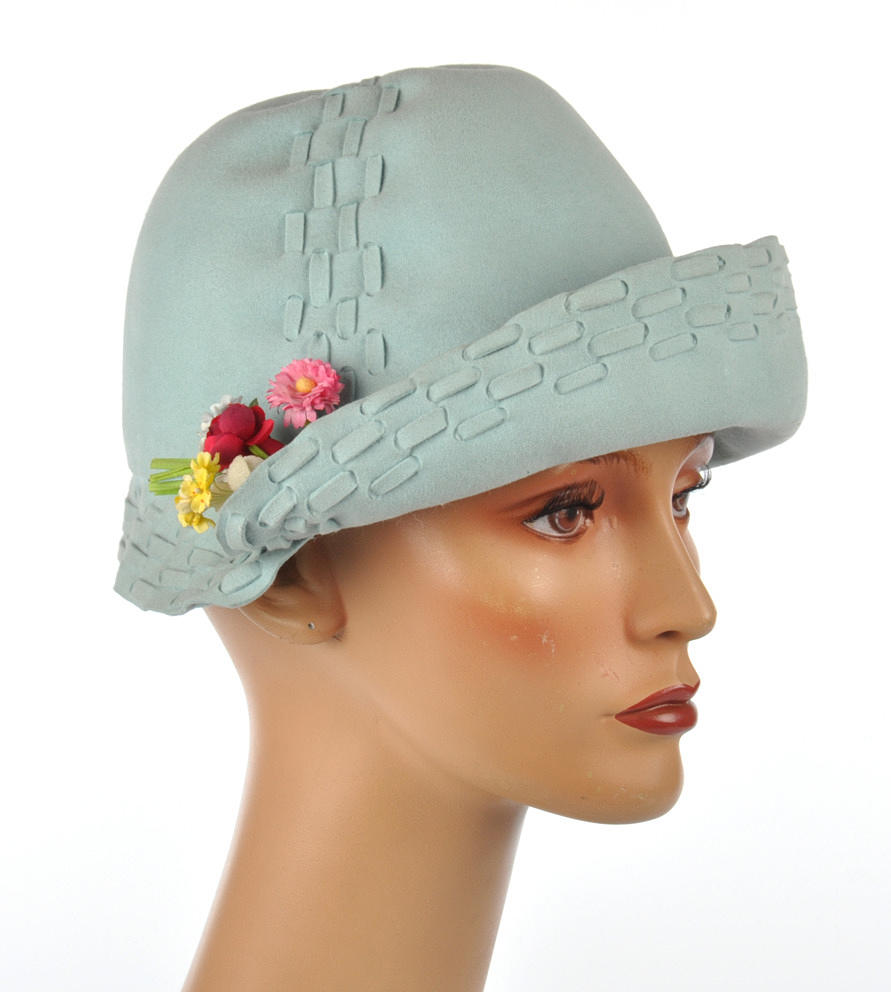 DAMENHUT. sommarhatt för kvinnor, fleece med blommig trim.