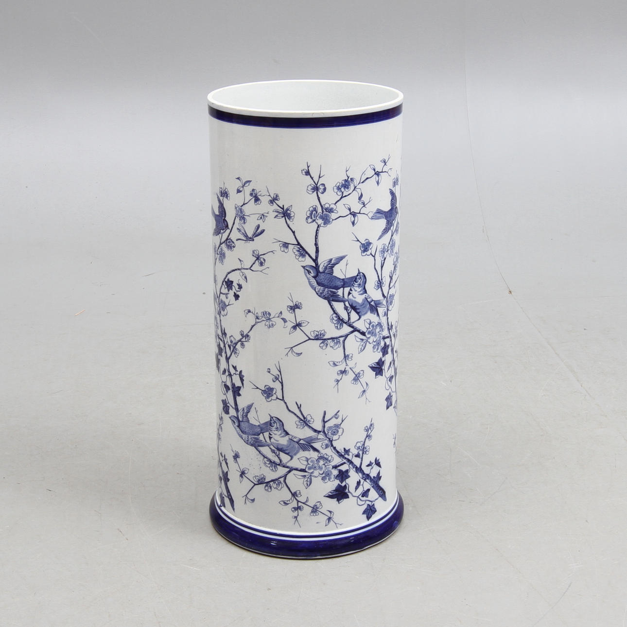 PARAPLYSTÄLL, porslin, omkring 1900.