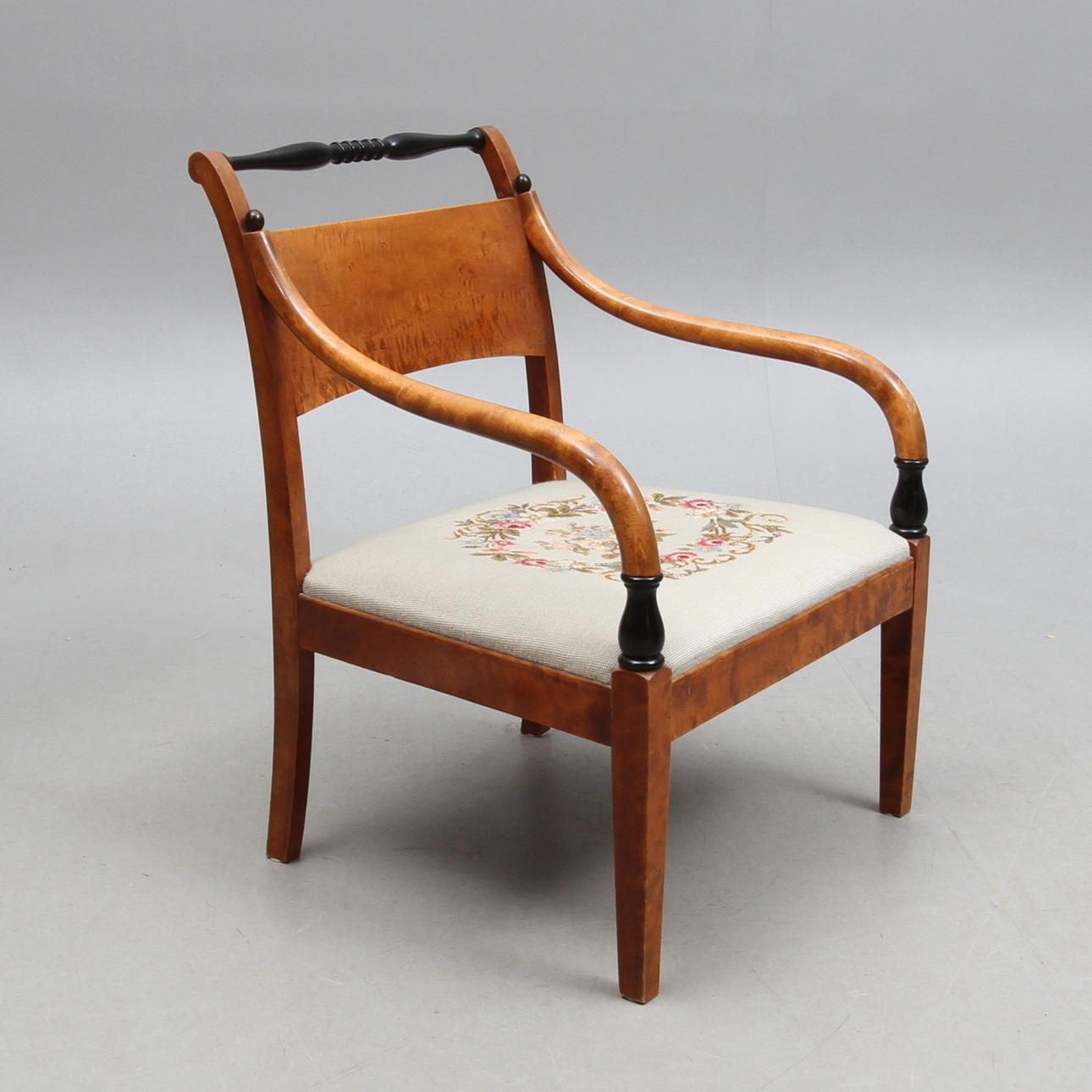 KARMFÅTÖLJ, Karl Johan-stil, 1900-talets första hälft.