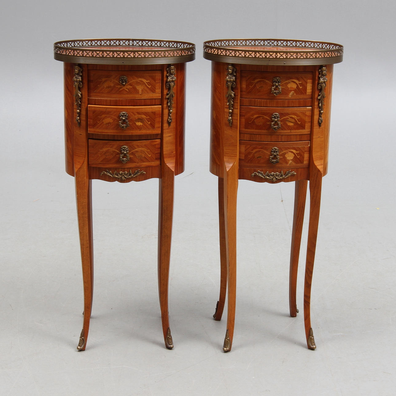 SÄNGBORD/BYRÅER, 1 par, Louis XVI-stil, 1900-tal. 1900-tal.