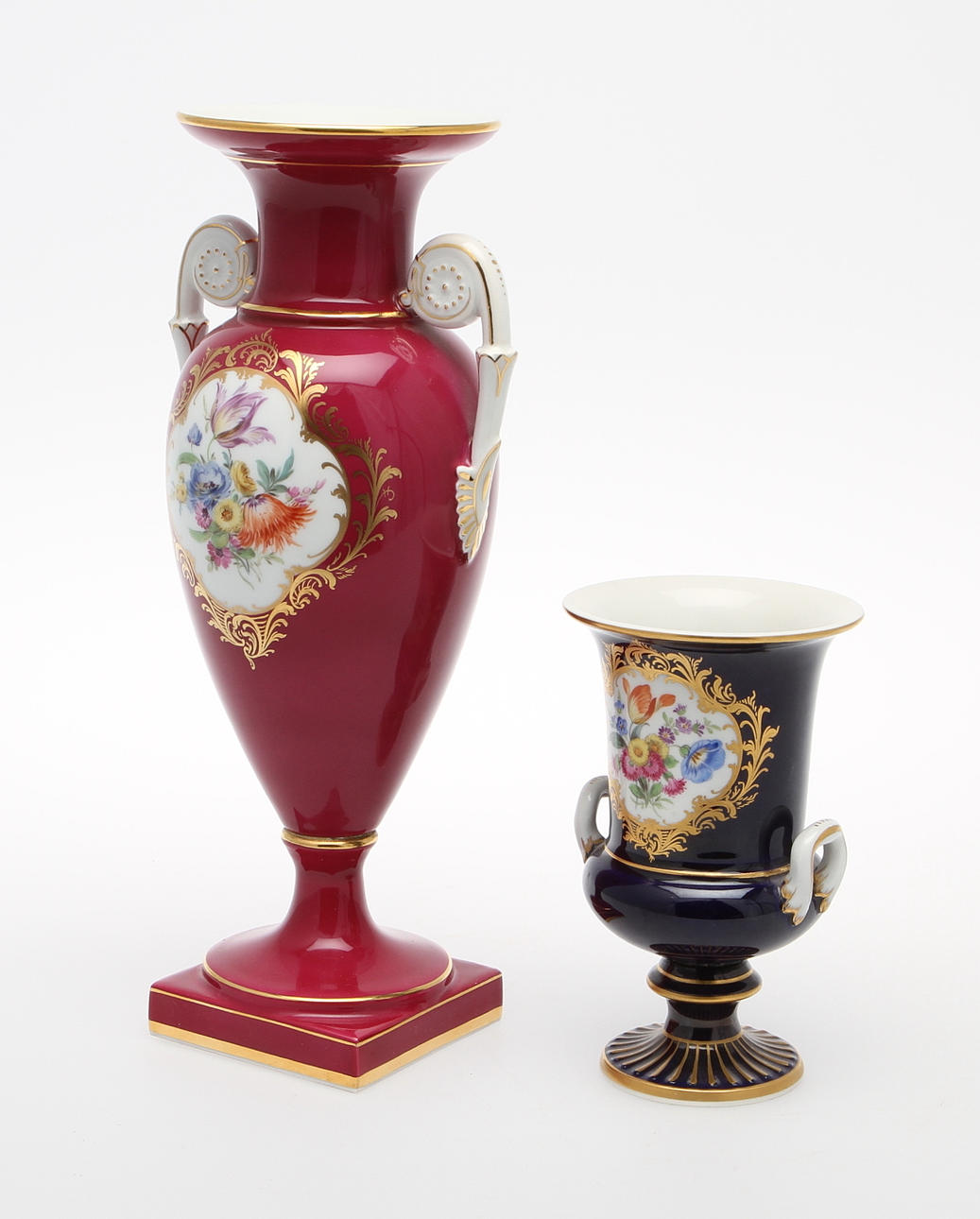 VASER, 2 st samt LOCKURNA, porslin, Meissen.