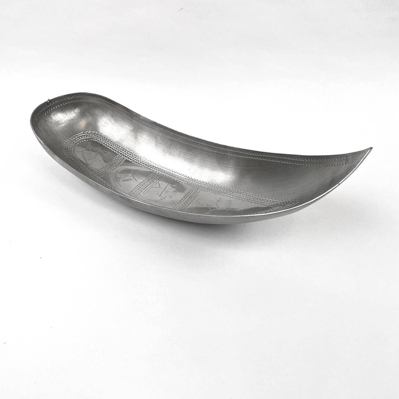 A 20th century sameared pewter bowl.