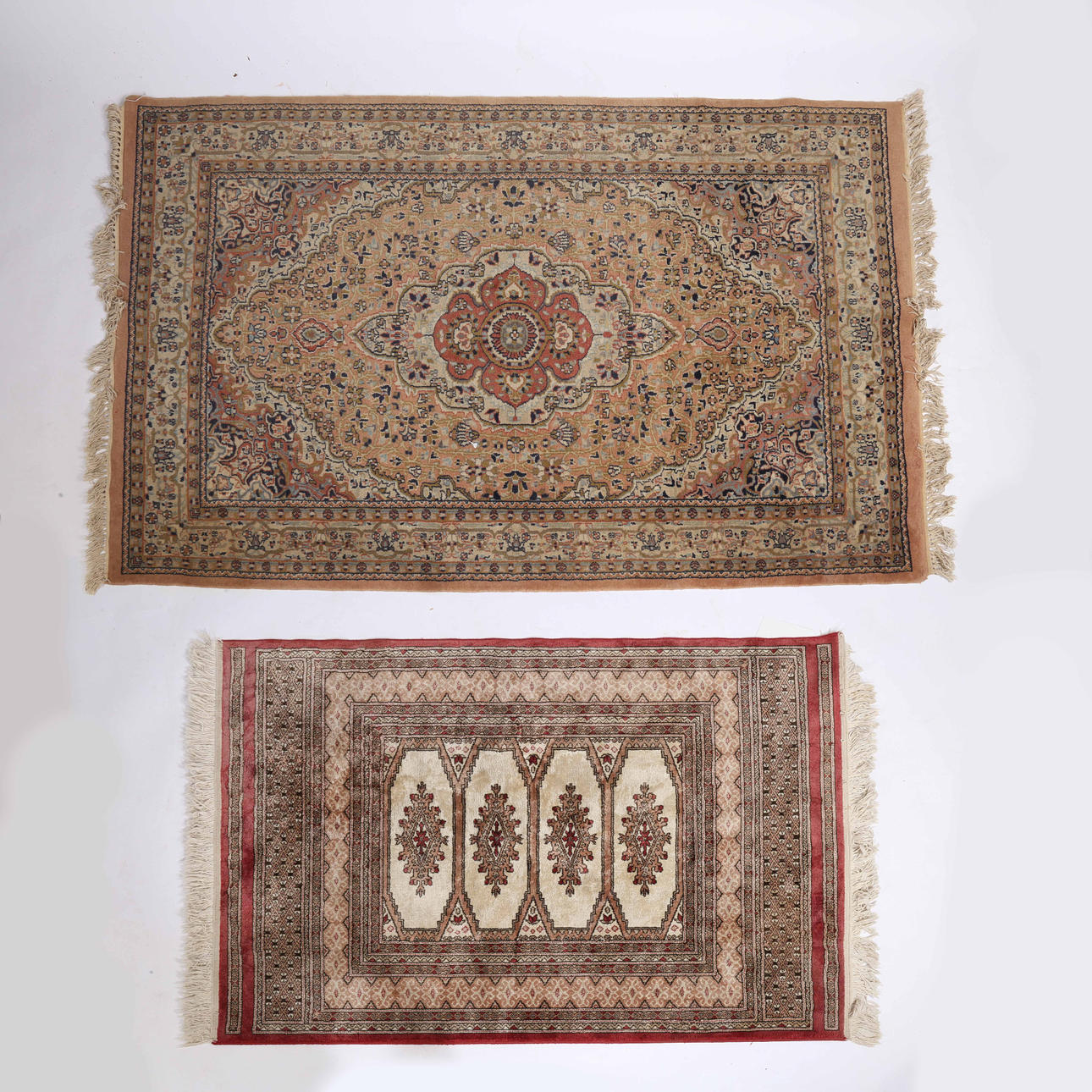 DOS ALFOMBRAS PERSAS PEQUEÑAS.