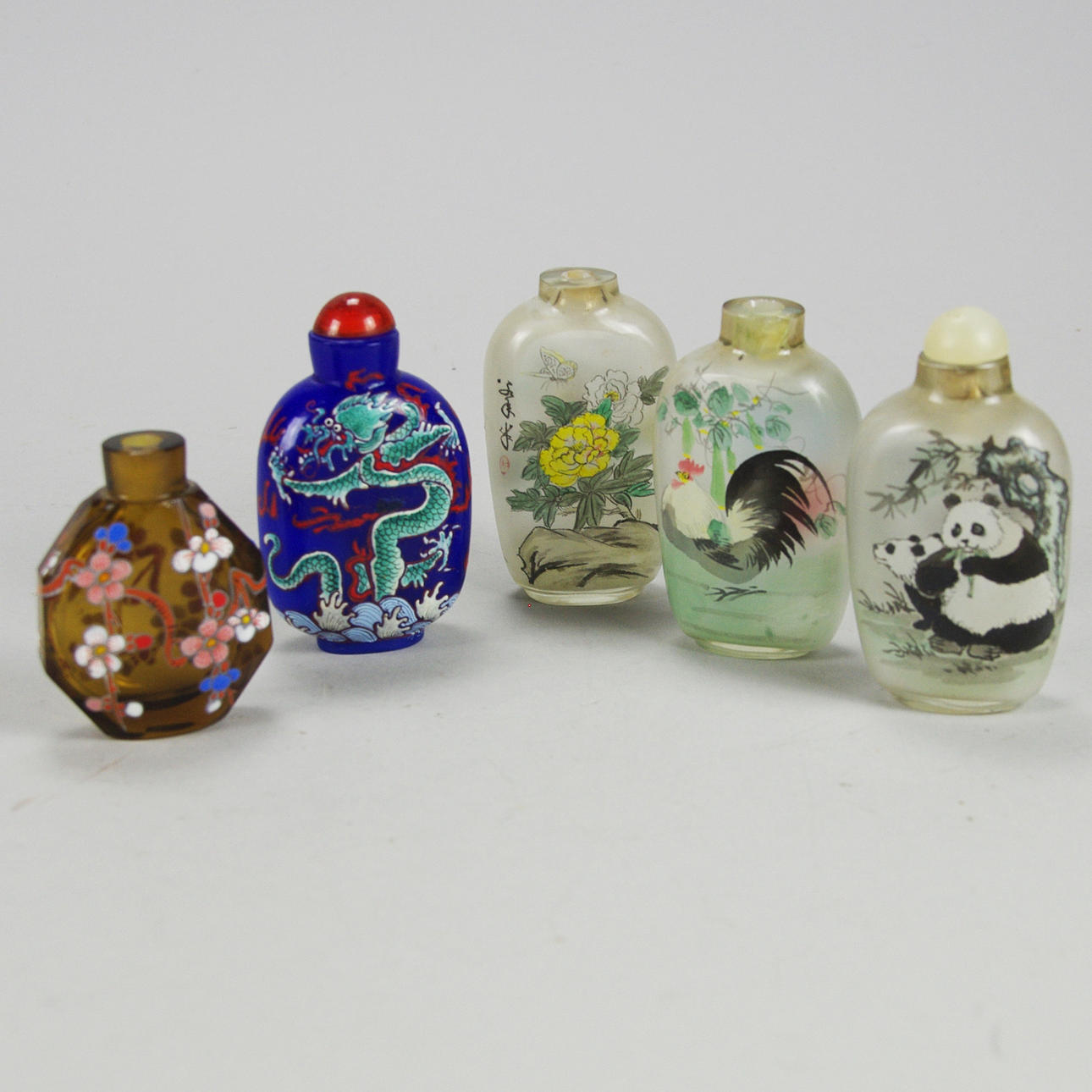 SNUSFLASKOR, 5 stycken, Kina, målat glas/emaljmålning.