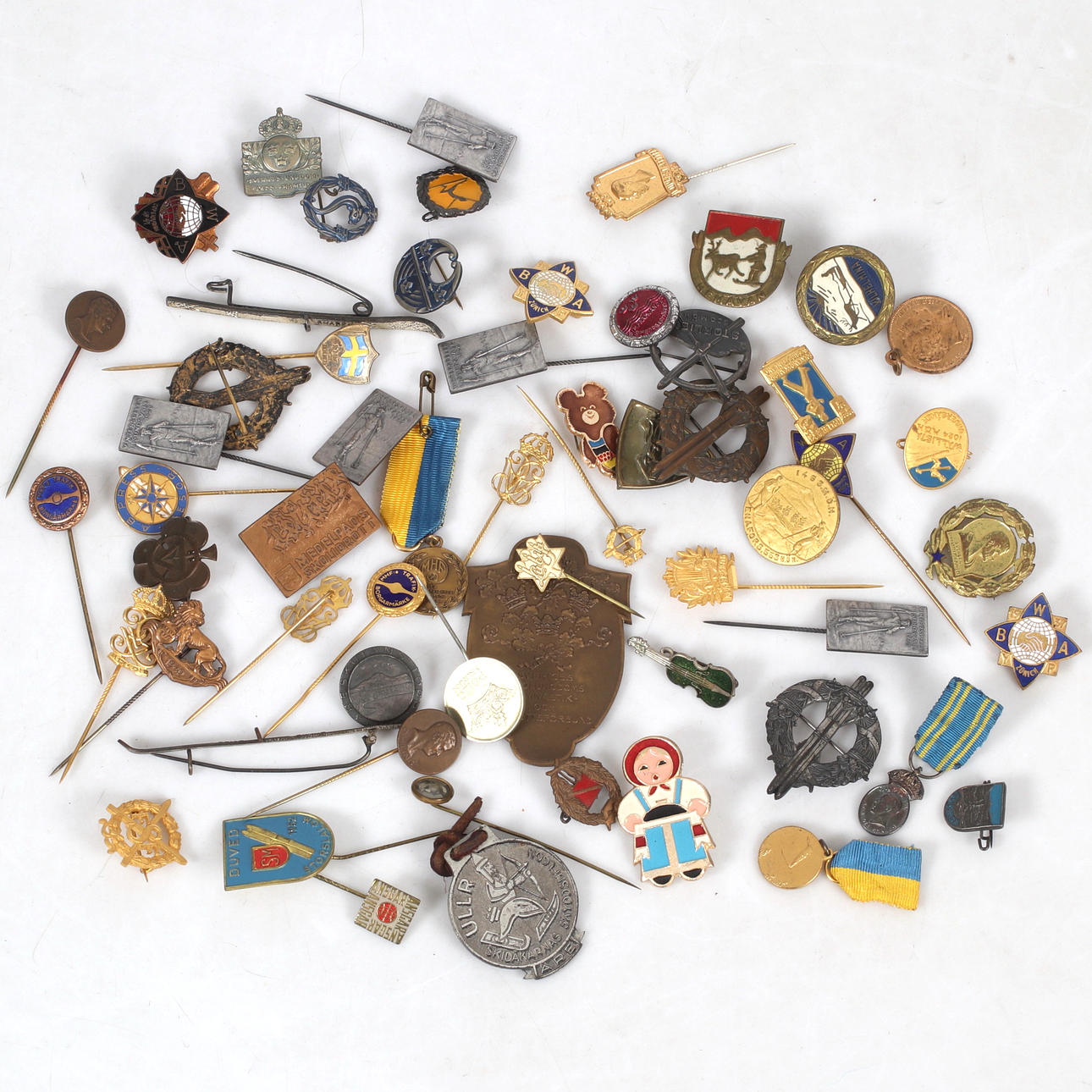 PINS, about 57 pcs, partly silver, blue. Misja Olympics 1980, Gymnast and  pendant stamped CFG... Coins, Medals & Stamps - Orders & Medals - Auctionet