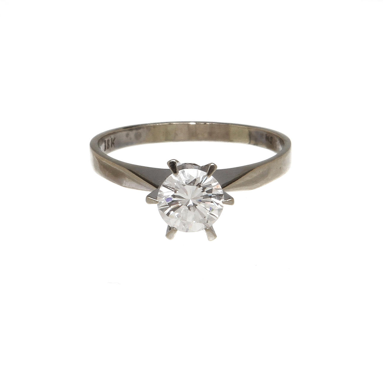 RING, 18 Karat Weißgold mit Diamant 0,77 ct. Gewicht 2,7 g.