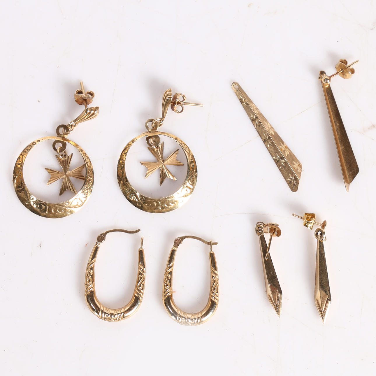 FYRA PAR 9CT GULD ÖRHÄNGEN.