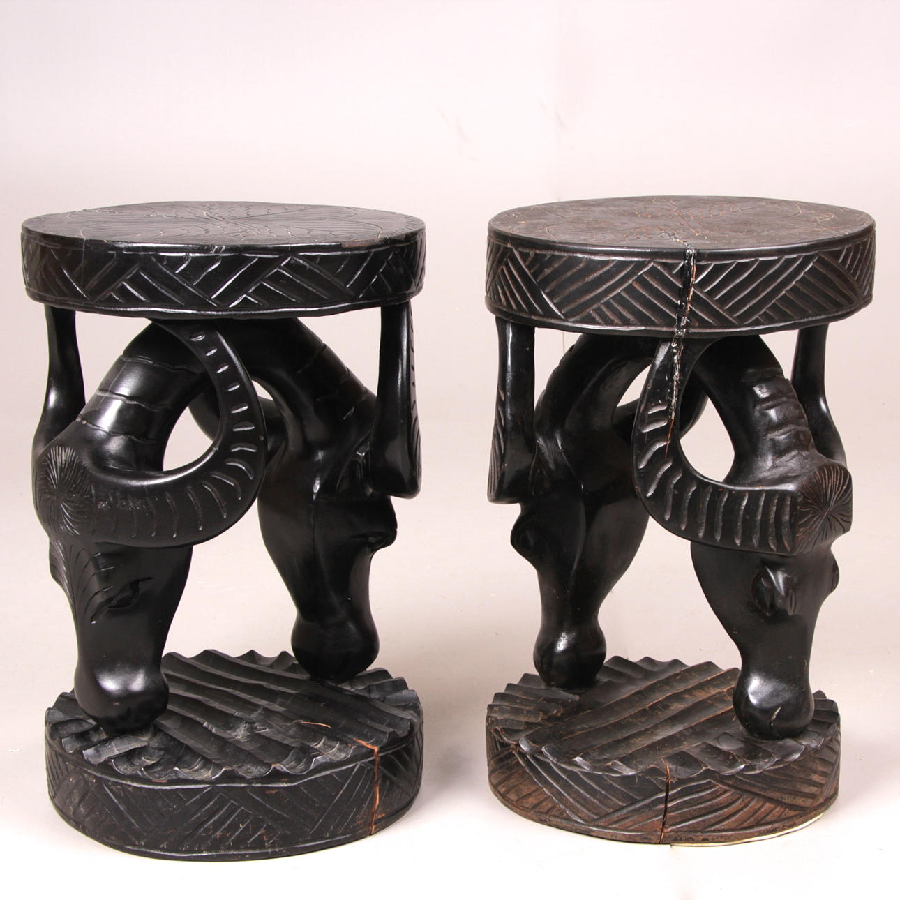 PALLAR/PIEDESTALER, ett par, Indiska, 1970/80-tal.