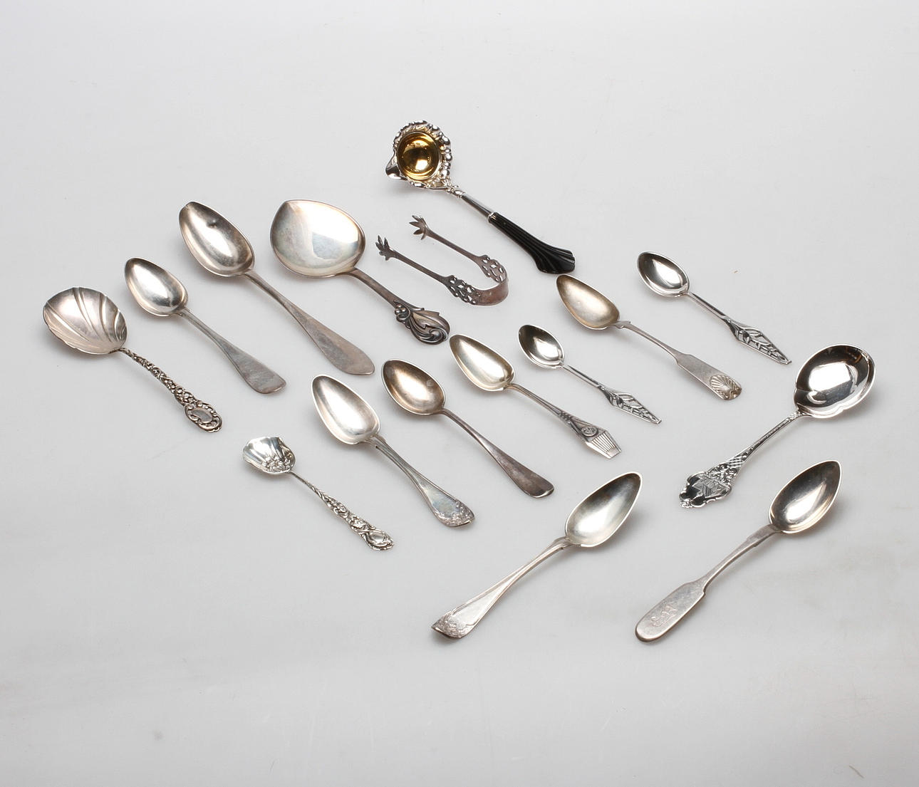 SILVER, 16 delar, 1800-1900-tal, total vikt ca. 324,8 gram.