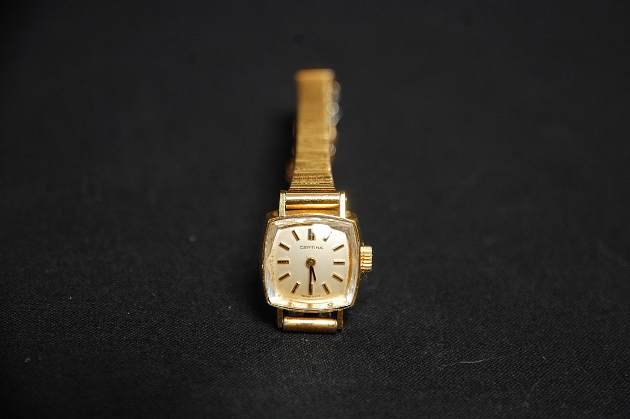 DAMARMBANDSUR, Certina 18 K guld.